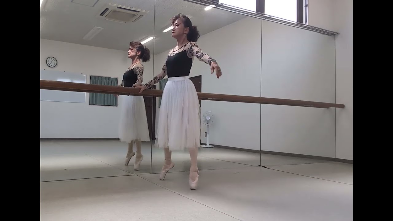 Simda Napko ballet studio バー