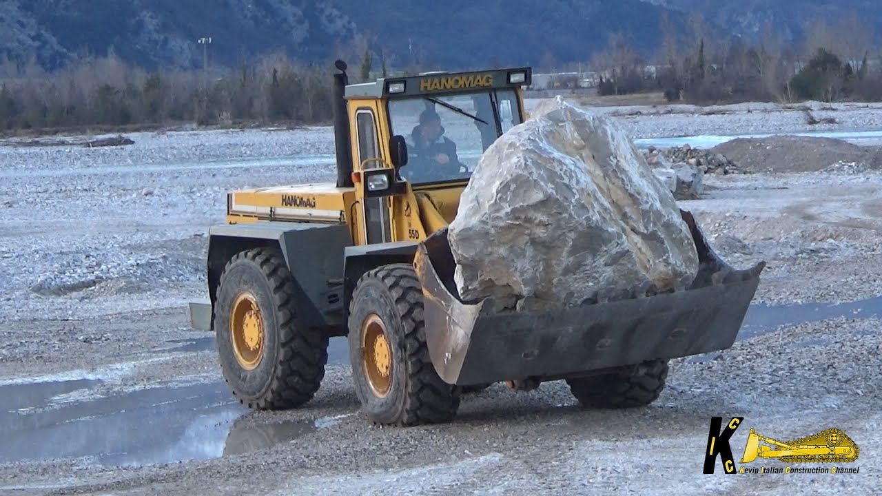LIEBHERR 922 EXCAVATOR and HANOMAG 55D WHEEL LOADER Moving BIG STONES