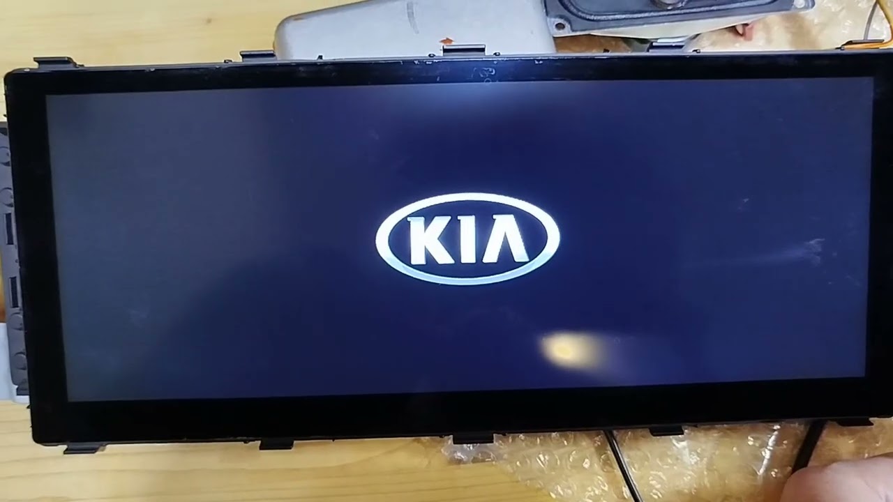 KIA K7 не работает штатное устройство.Висит на заставке.