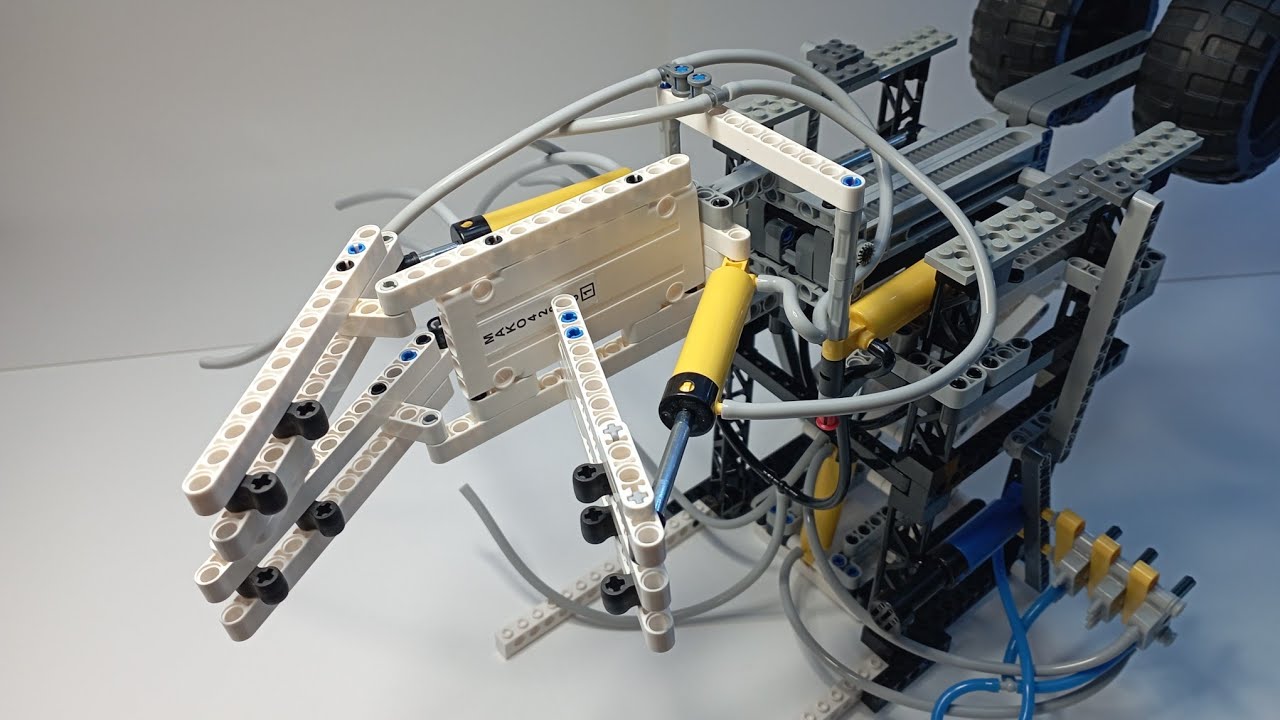 Little LEGO Technic Pneumatic | Technic Pneumatic 3-Finger Robot Hand | 