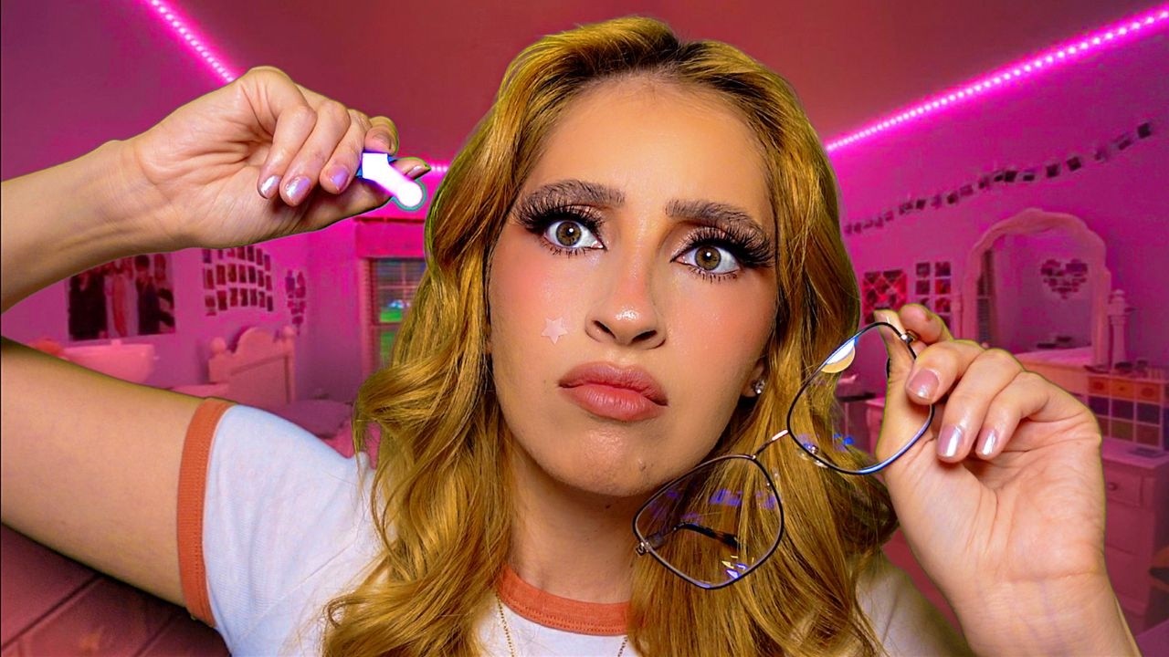 LA POPULAR ANTIPATICA OBSESIONADA Te Hace Limpieza de OJOS 👀🧼🫧✨| ASMR Roleplay