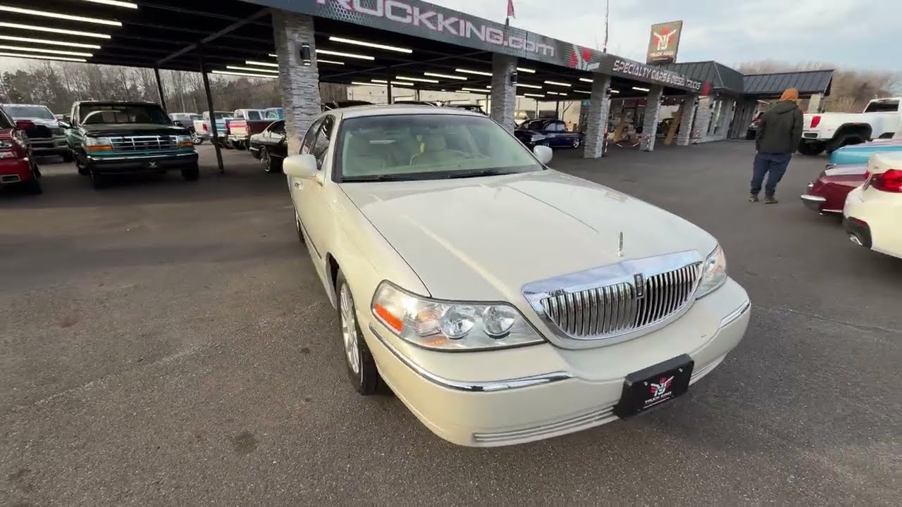 2006 Lincoln Towncar Sedan - 649794