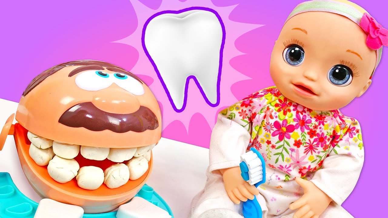La bambola Baby Alive impara come lavarsi i denti. Come giocare con il pongo per i bambini piccoli