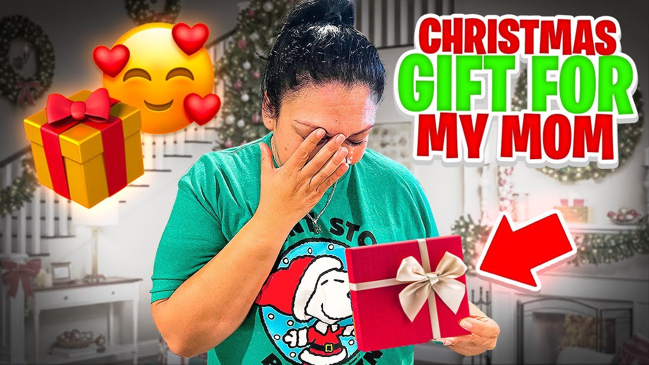 I SURPRISED MY MOM WITH $10,000 FOR CHRISTMAS 😢 🎁 * Emotional *