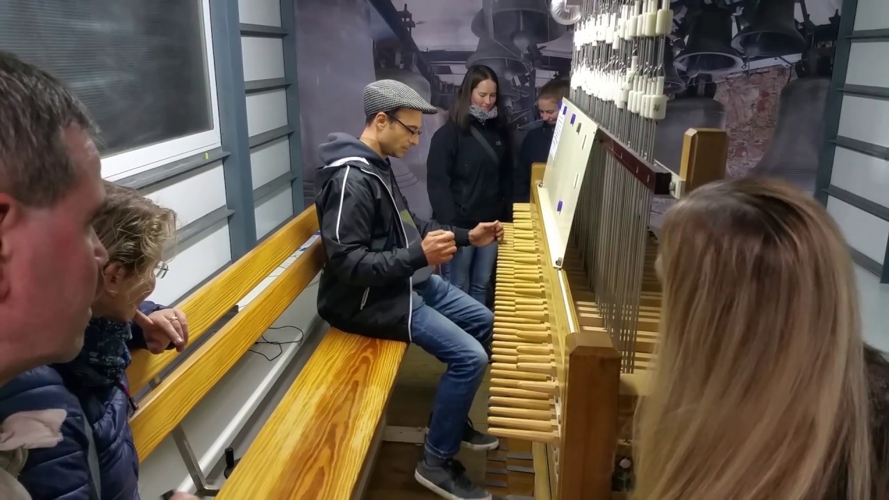 AC/DC - Hells Bells im Roten Turm in Halle/Saale (played by  @Drambyan )