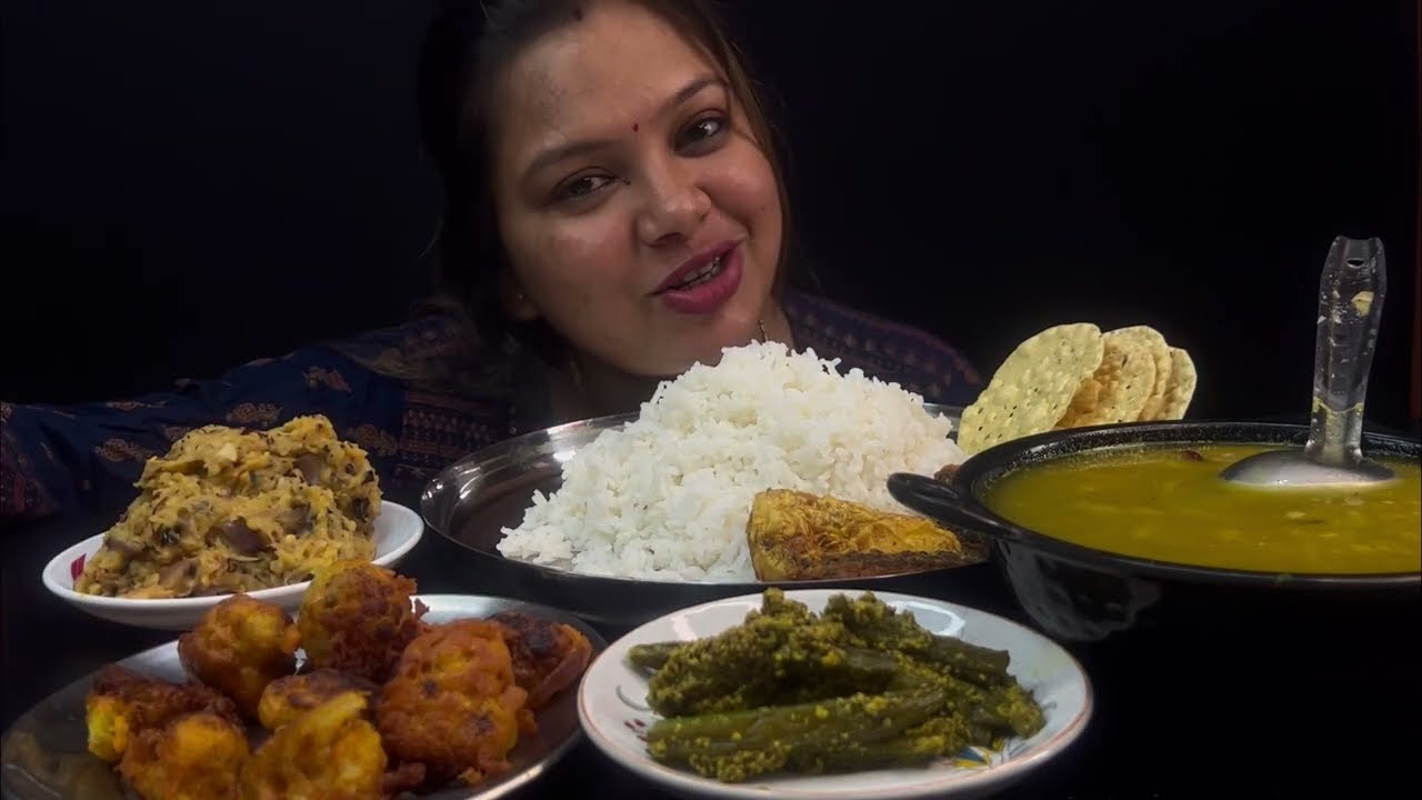 Eating Simple Lunch Menu,Dal,Aluseddho,Machvaja, Fulkopir Pakora।।