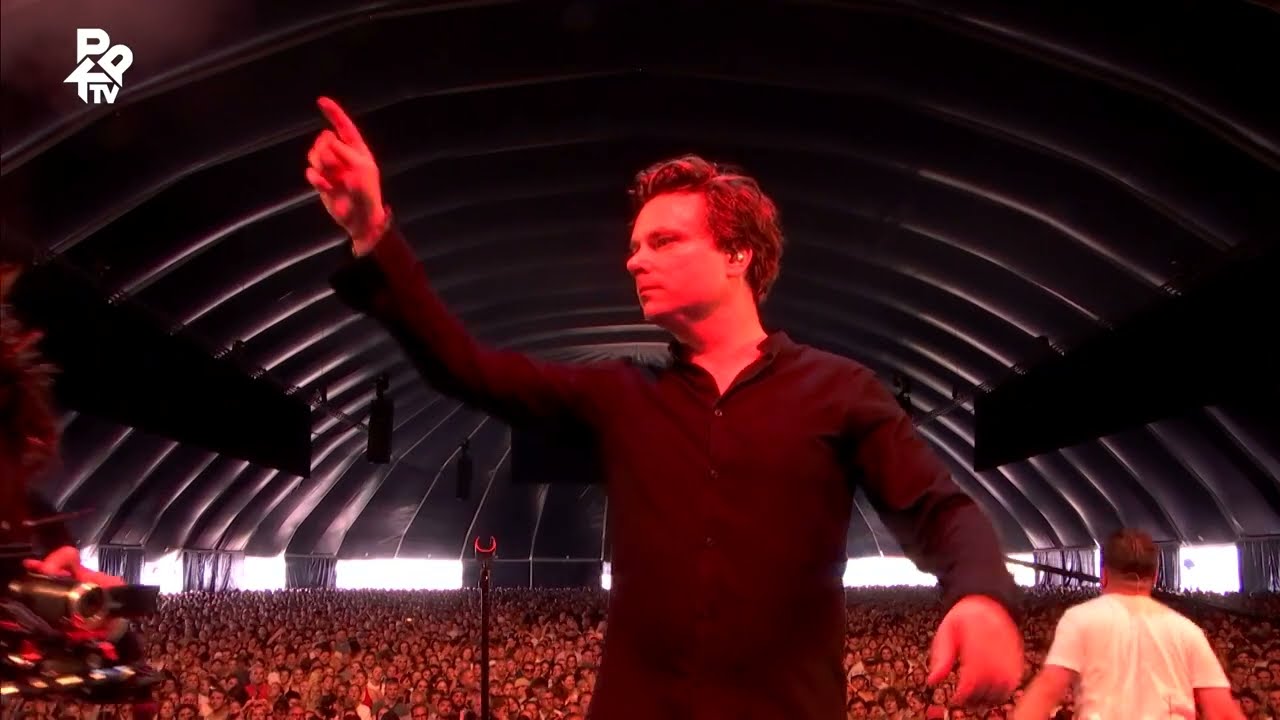 Glints & Daan - (Not A) Housewife (with The Atomic Orchestra)