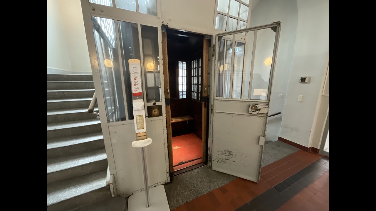 Hanse Aufzug, Baujahr 1908, modernisiert in einem Bürohaus in Lübeck