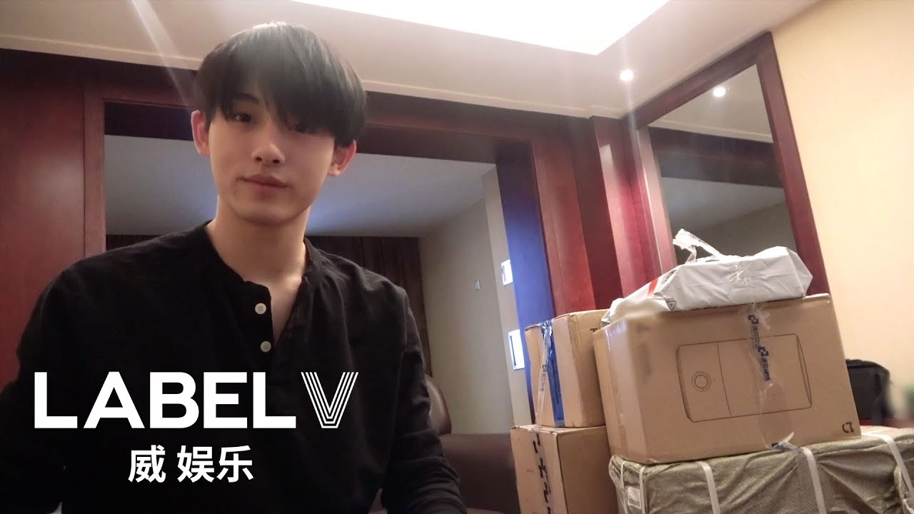 [WayV-log] WINWIN's Quarantine vlog : Package Unboxing & Dinner