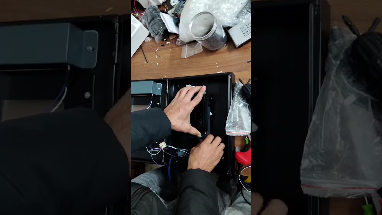 How to connect Metal Enclosure with SC405 Card access control devices