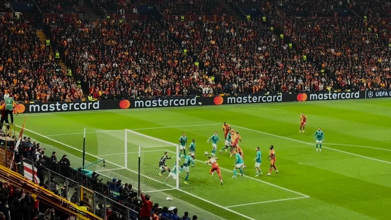 Lemina Liverpool’a atıyor, tribünler yıkılıyor! Taraftarın büyük sevinci! (Tribün çekim en iyi açı)