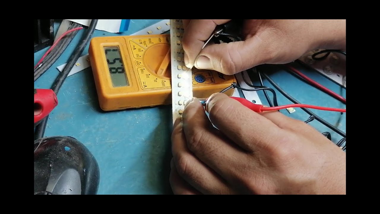 Como saber el voltage de un led conectando a 12 volts