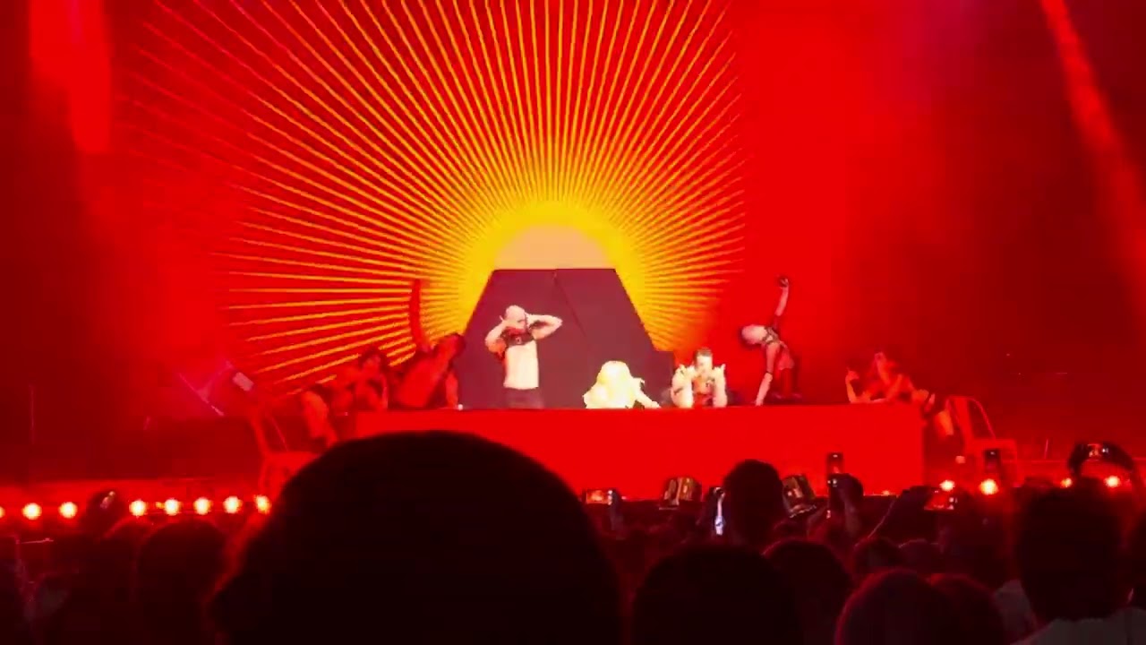 Kesha LIVE: Sleazy/Boy Crazy, Tits Out Tour, WPB (8/9/25)