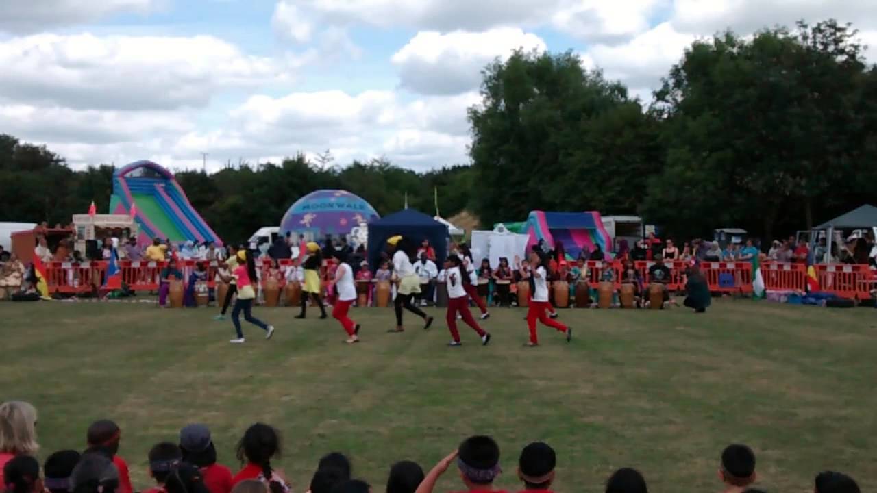 2014 Highlands Primary School Ilford Carnival African Dancing