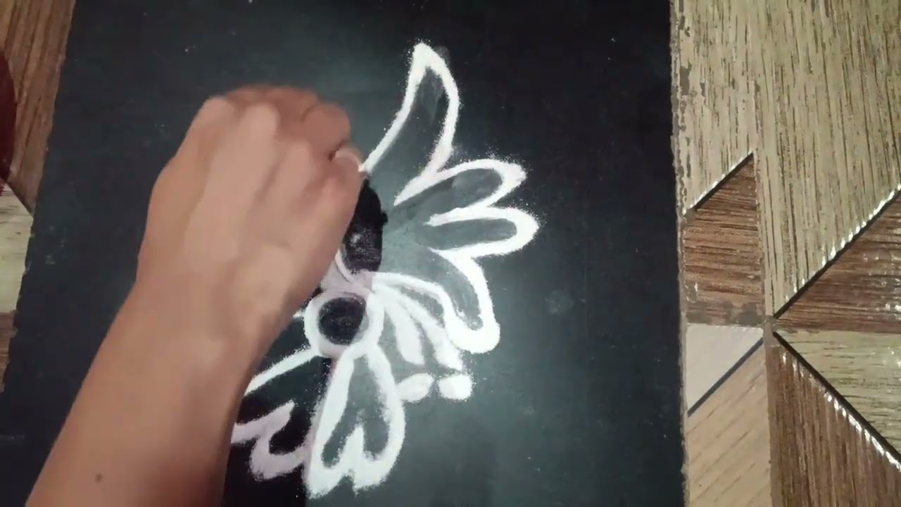 Simple Rangoli#rangoli #muggulu #rangolidesigns #suchitrarangoli 