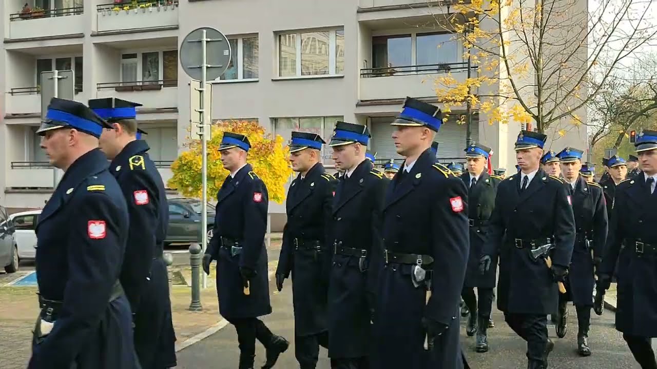 Przemarsz pod pomnik Marszałka Józefa Piłsudskiego