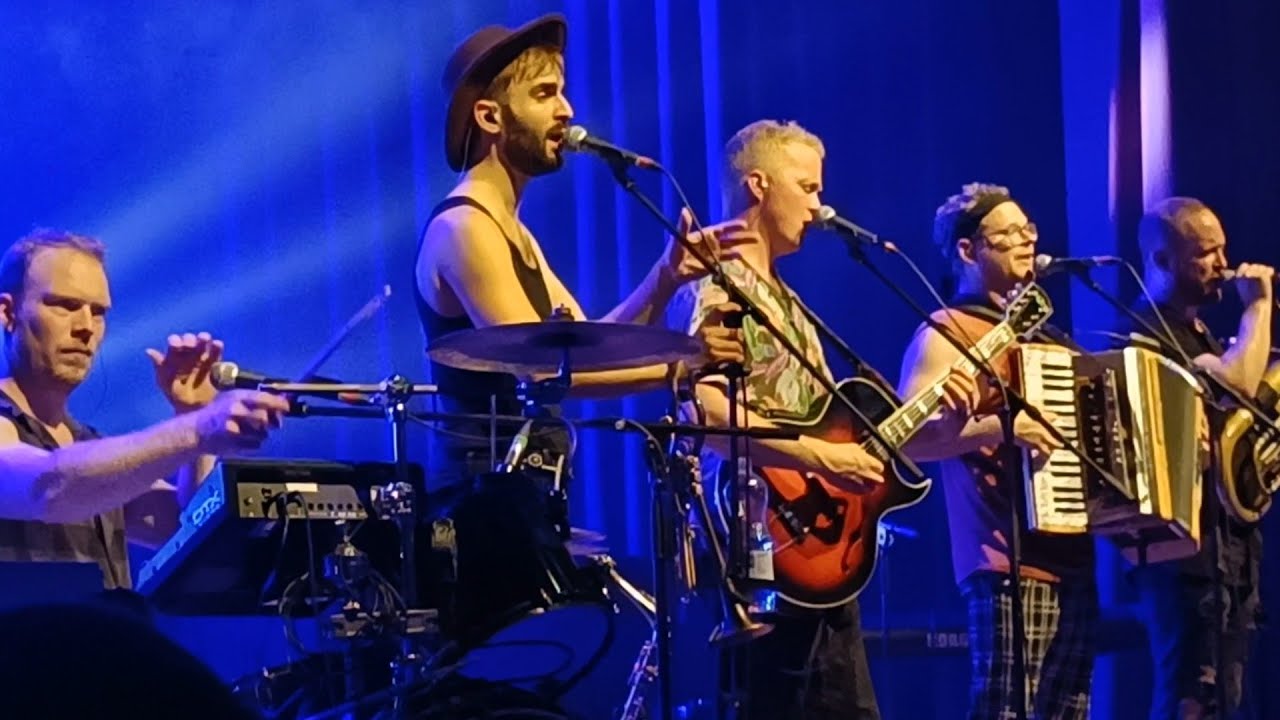 Fäaschtbänkler - '28 Genres' - Live im Albisgütli - Zürich - 30. September 2023, Schweiz