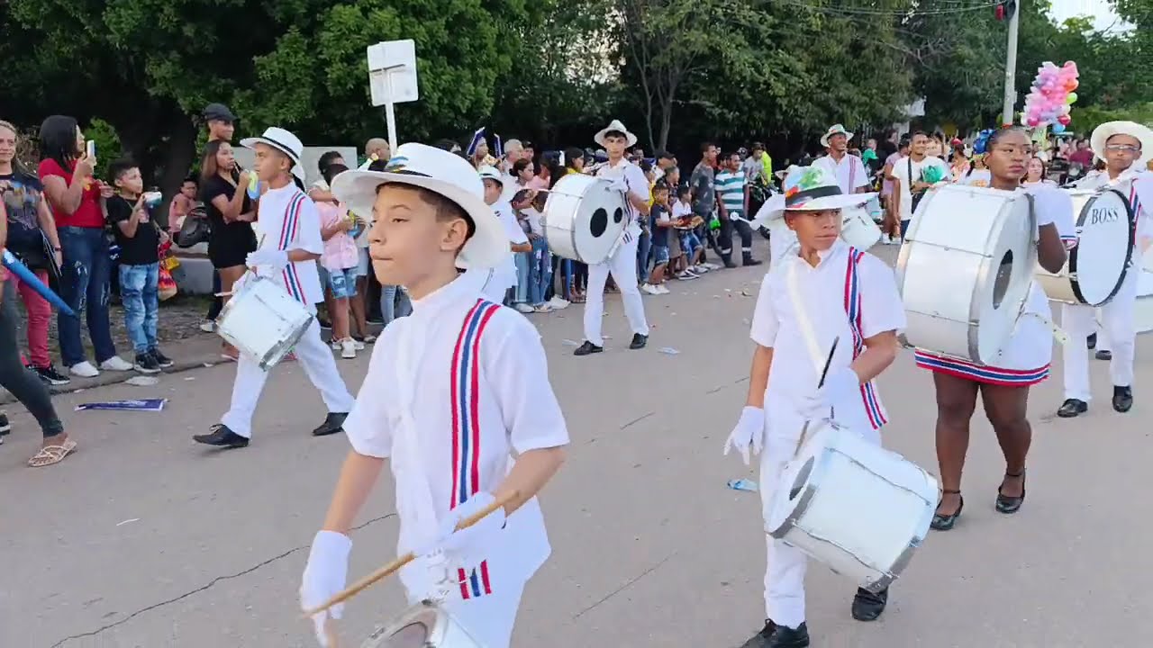Desfile inaugural del festival Cuna de acordeones🪗 -Versión 46- Banda Músico Marcial Roque de Alba