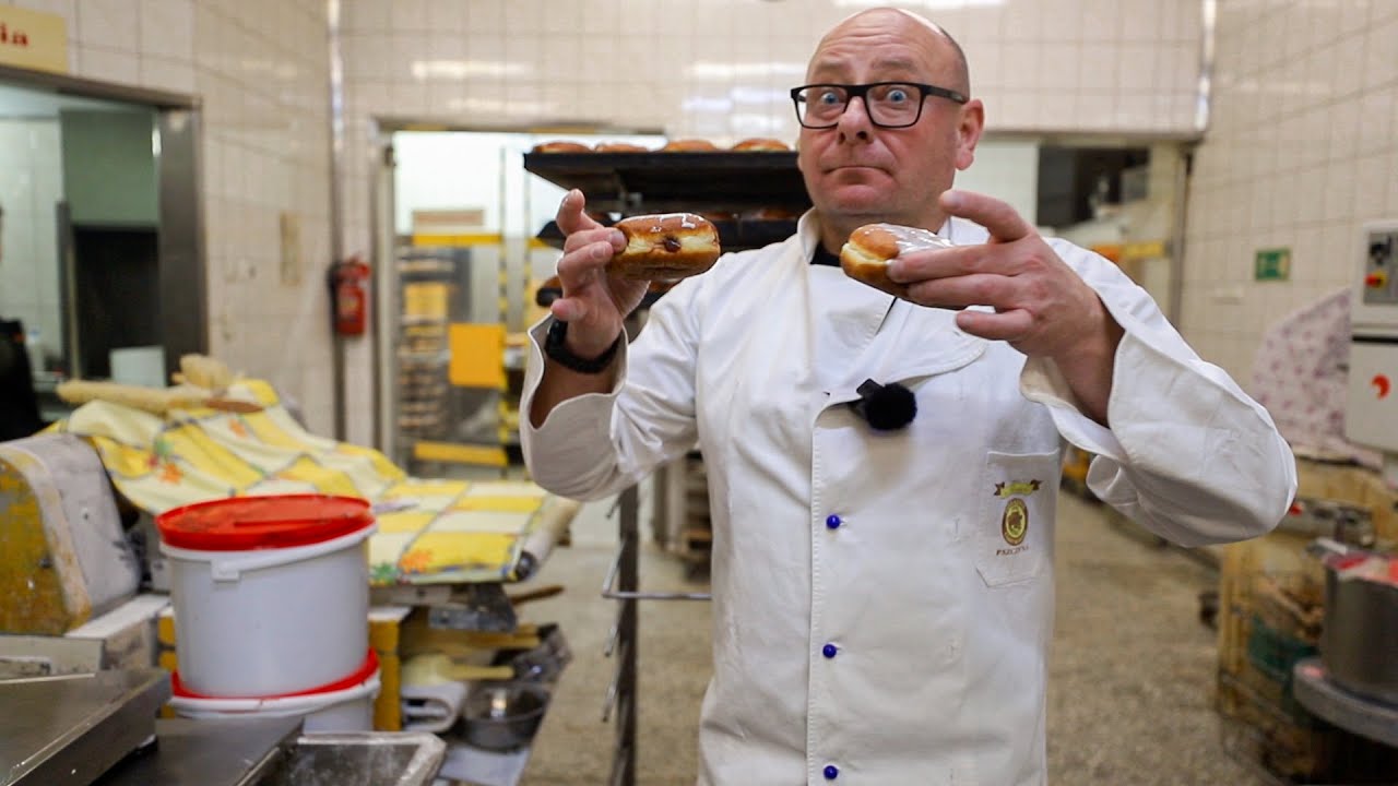 Tłusty czwartek w Pszczynie - smażymy pączki / kreple dla mieszkańców
