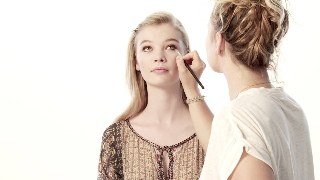 Trendfarbe Marsala Make Up Look - Make Up Tutorial | MANOR