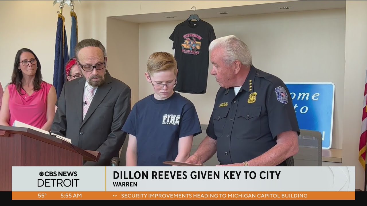 Warren 7th grader gets key to city after preventing school bus crash