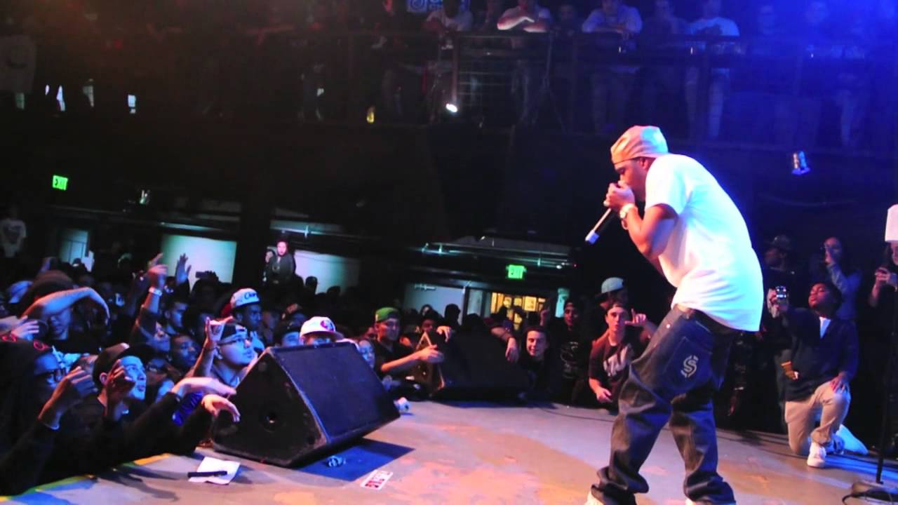 Curren$y Gives Dehydrated Fan Water & Performs 