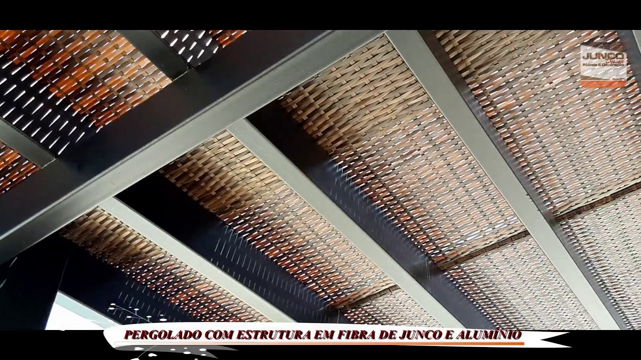 PERGOLADO EM FIBRA DE JUNCO E ALUMÍNIO