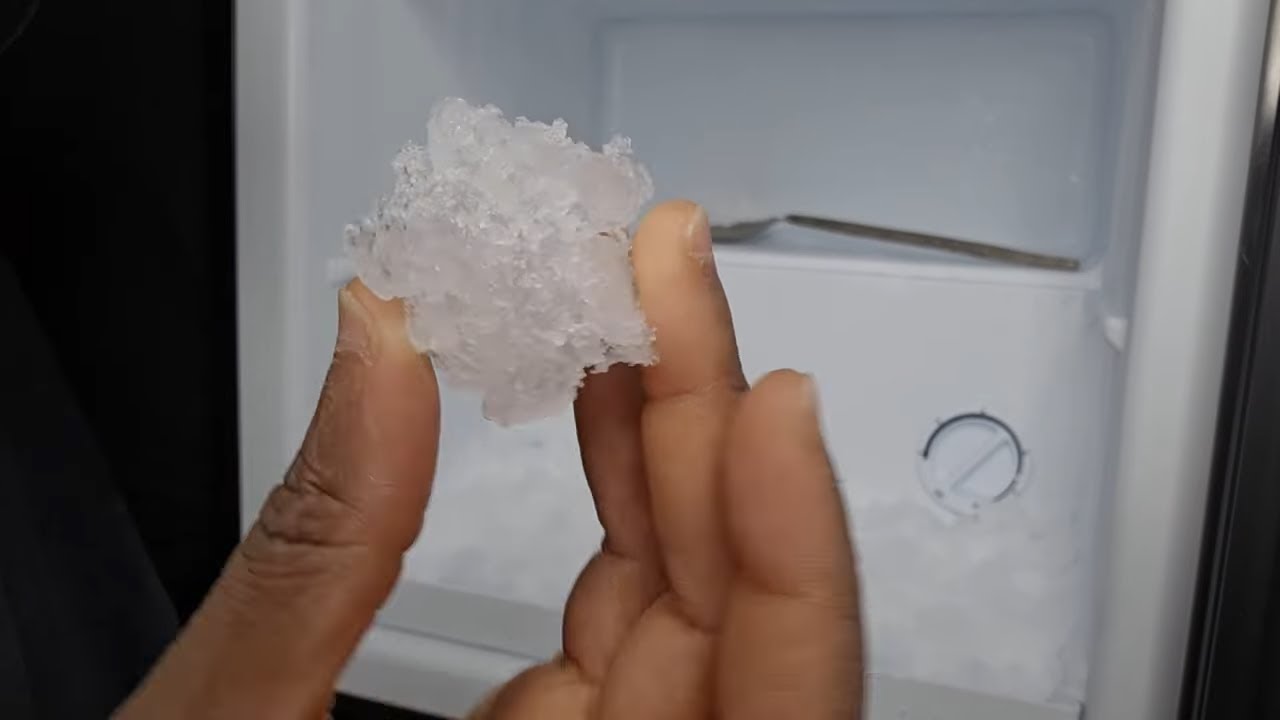 FROST CRUNCHY HFF | CRUNCHING A LITTLE ON BOTTOM TRAY OUT THE FREEZER #cotf #asmr #asmrice