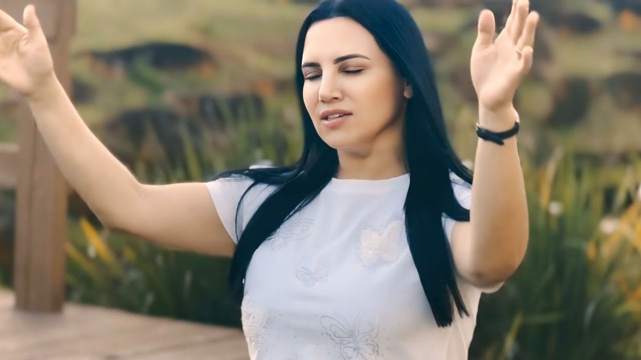Ela Tem A Voz Mais Linda Do Mundo😱Tente N&atilde;o Chorar😭&bull;Escudo - Giselli Cristina