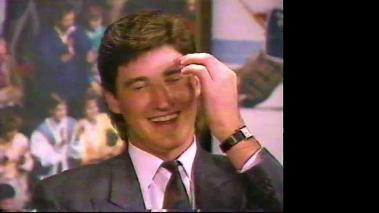 HORS-JEU (1987) AVEC MICHEL BEAUDRY ET MARIO TREMBLAY (INVITÉ: MARIO LEMIEUX, DES PENGUINS).