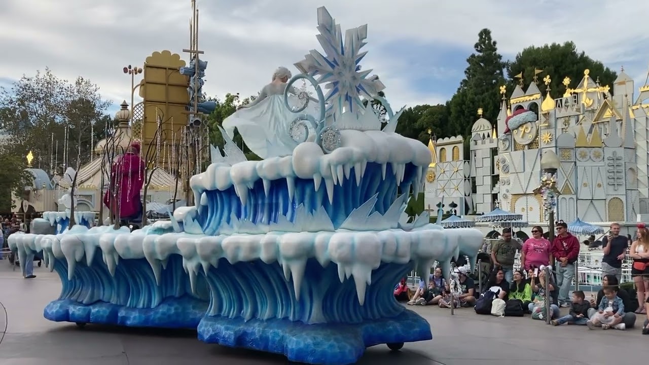 Disneyland “Christmas Fantasy” Parade daytime (2023)