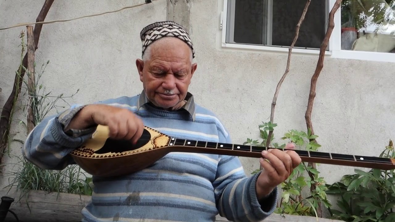 Bulgarian Muslim Pomak traditional ballads with tambura 
