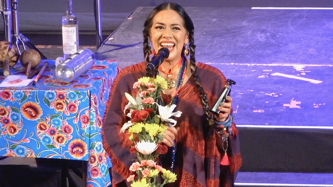 Lila Downs, La Campanera (live / en vivo), Paramount Theatre, Oakland, Nov. 6, 2022 (4K)