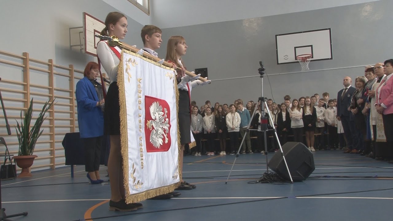 Nadanie imienia i sztandaru Szkole Podstawowej w Mikołajkach Pomorskich