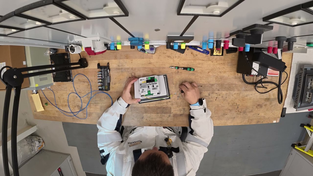 Будні моряка. Ремонт панелі.