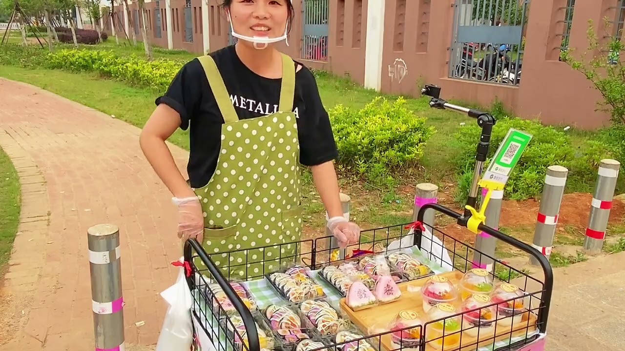 宝妈摆摊卖寿司10分钟卖光31份，生意这么好出摊前还是会紧张