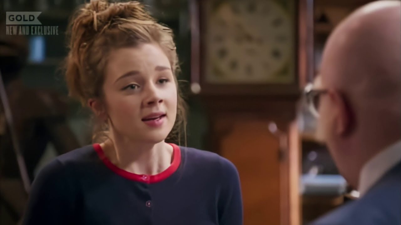 Claudia Jessie (Eloise Bridgerton) in Bull S01E01
