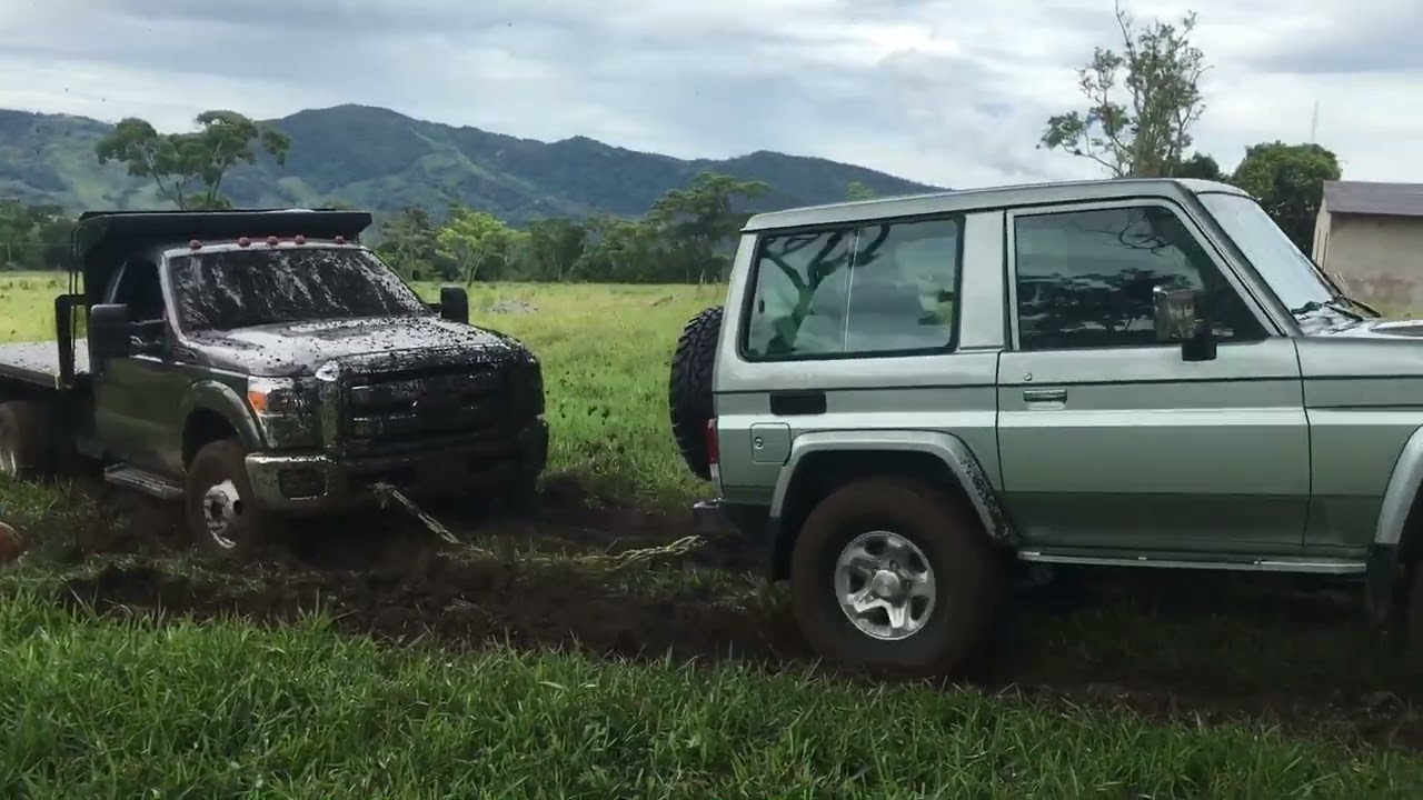 ▷VIDEOS DE CAMIONETAS 4X4 TODO TERRENO EN EL BARRO | TOYOTA MACHITO JALANDO FORD SUPER DUTTY 2022
