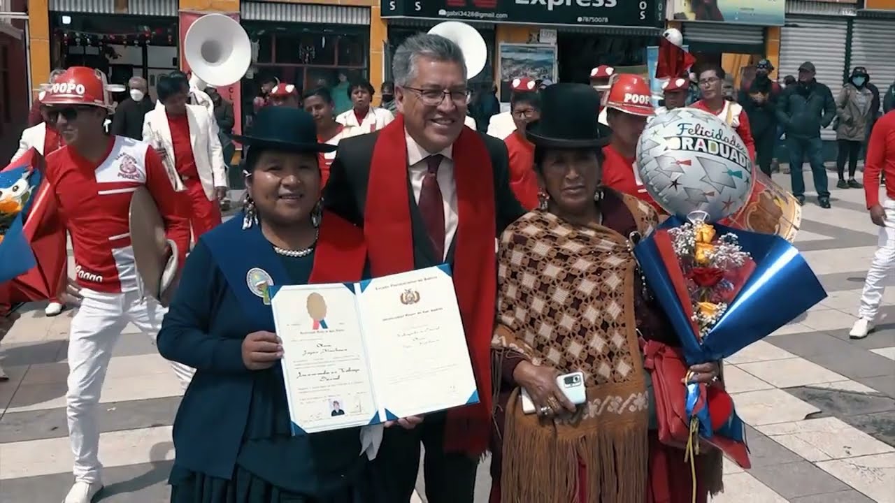 Así celebró Olivia López Machaca su titulación como licenciada en Trabajo Social UMSA