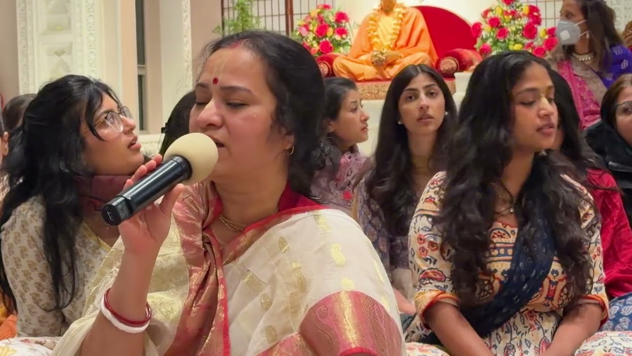 Beautiful bhajan by Gauravani Prabhu @iskconofdc #foryou #bhajan #gauravanmolmusic 