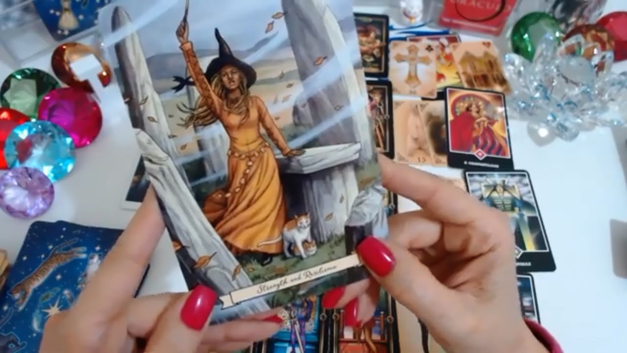 O QUE ELE (A) PENSA, SENTE, OCULTA E PRETENDE FAZER? DESCUBRA AGORA! Tarot responde - Baralho Cigano