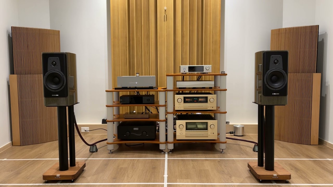 “All for the Feeling.” Accuphase E-700, Innuos PULSAR, LampizatOr Amber 4, Dynaudio Contour 20i.