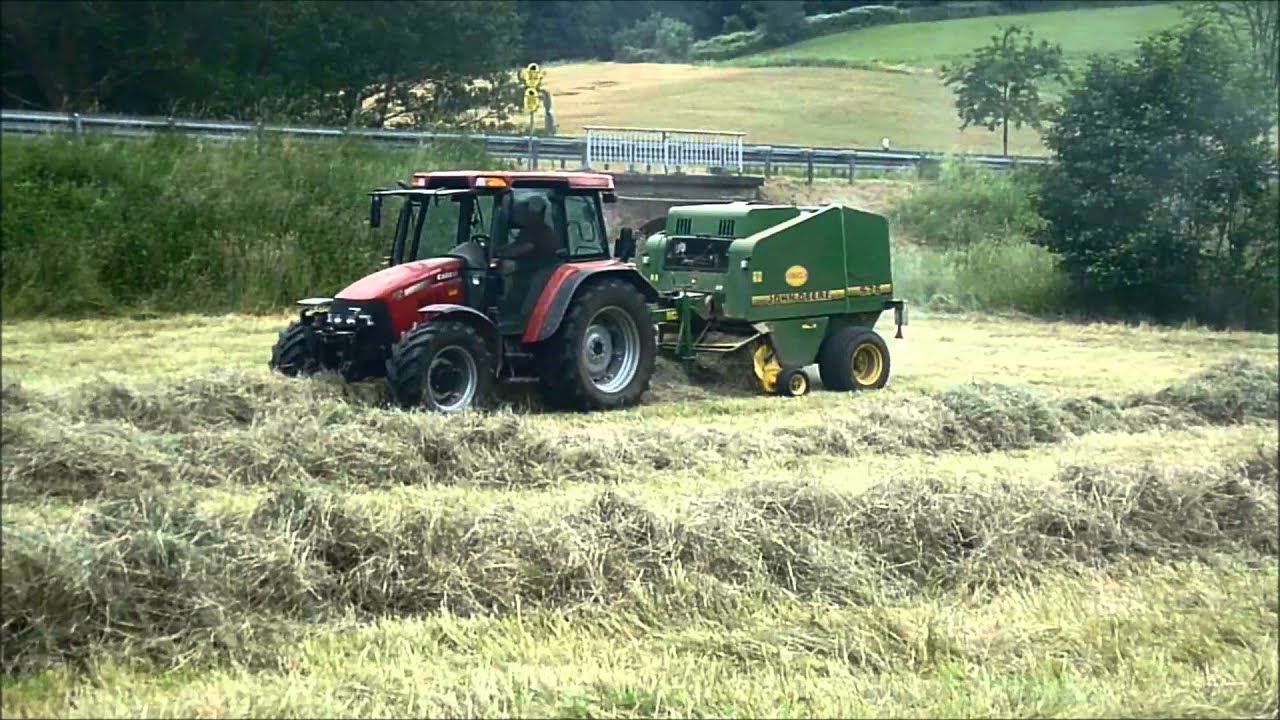 Heuernte 2014 Rundballenpressen mit Case Jxu 115 und John Deere 575