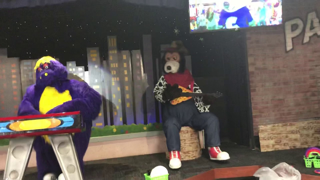 Chuck E Cheese - 3 Stage - Happy Dance - Southgate Michigan