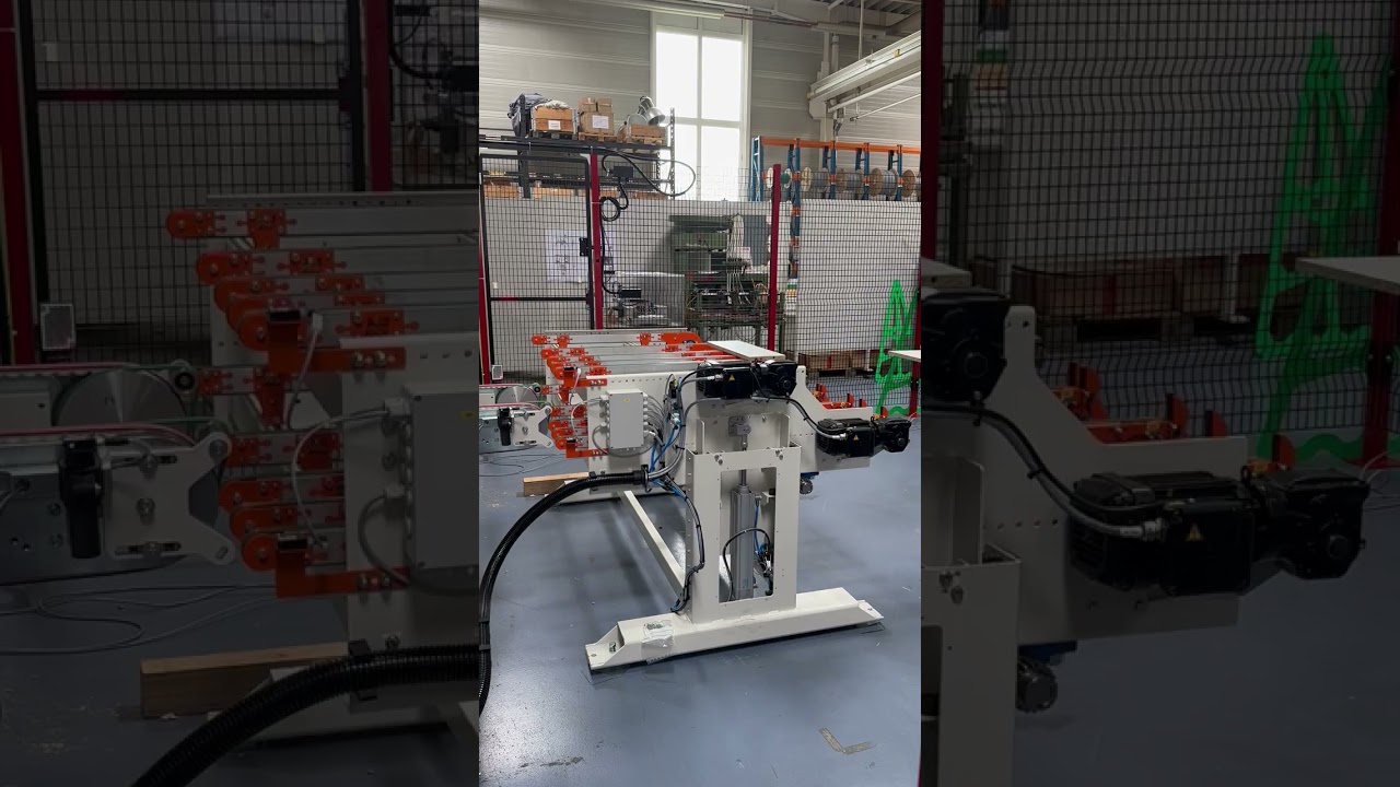 Transport mit Hubtisch f&uuml;r Roboterzelle/Transport lifting table for robot cell
