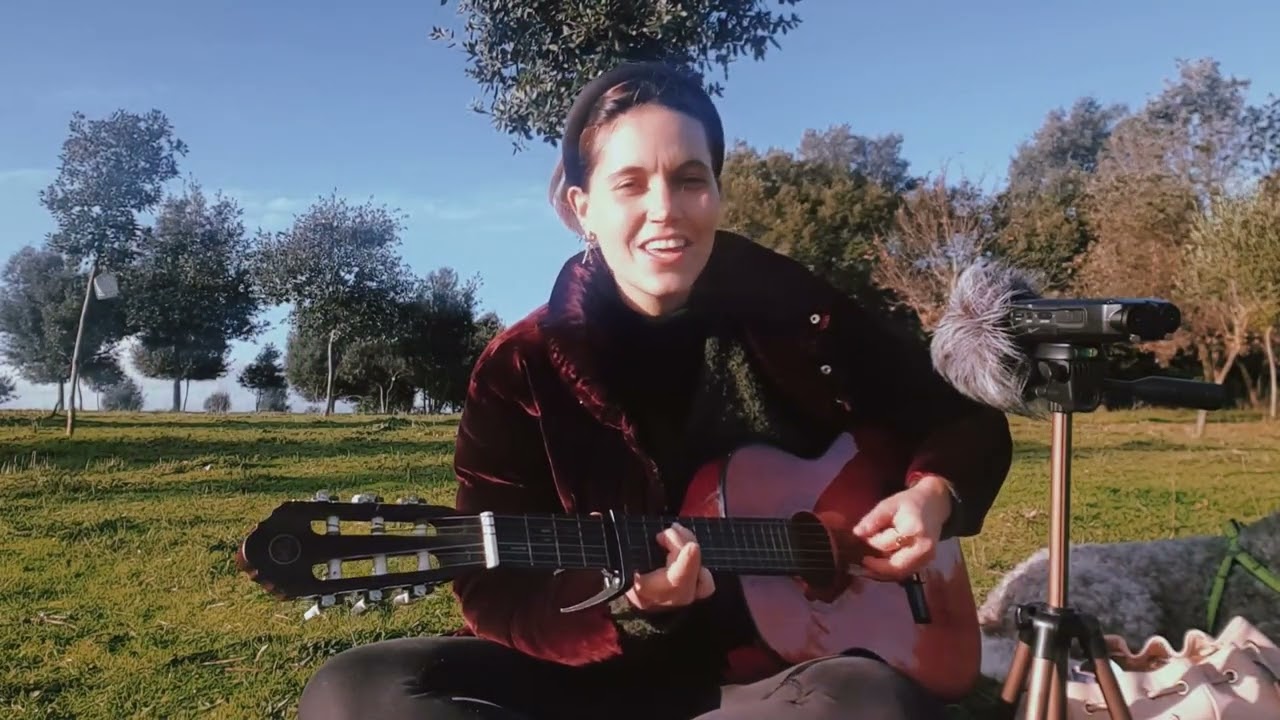 Free singing in the park | 17 minutes | Voice, guitar, sunlight and birds