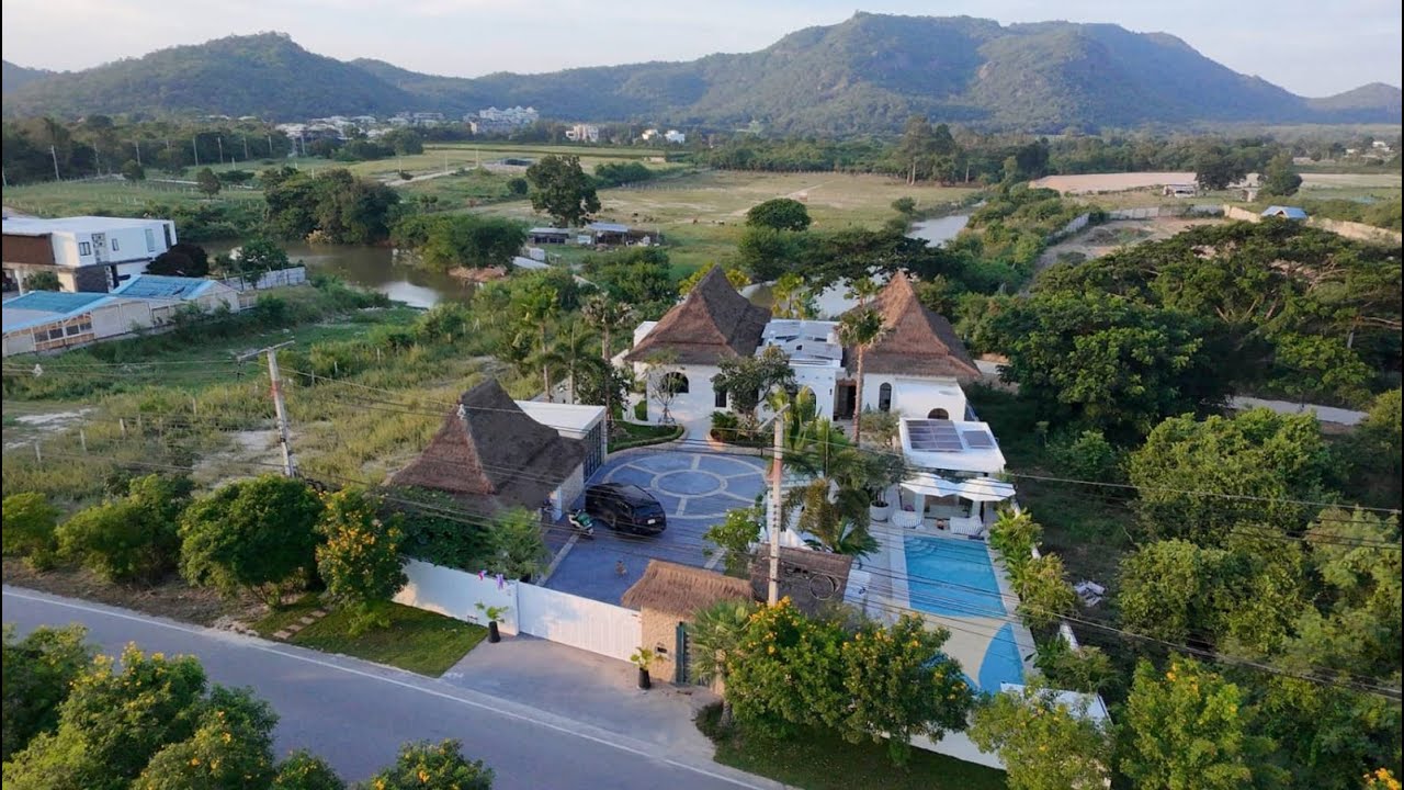 Unique newly renovated 6 bed 6 bath villa in Hua Hin THB 45M (Approx US$1.5M)