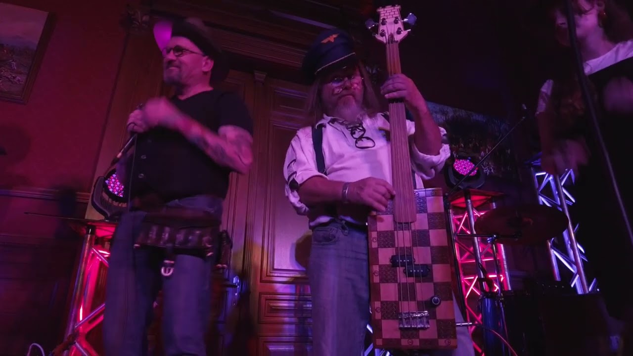 RED ONE HOUSE - VÁR RÁM AMERIKA