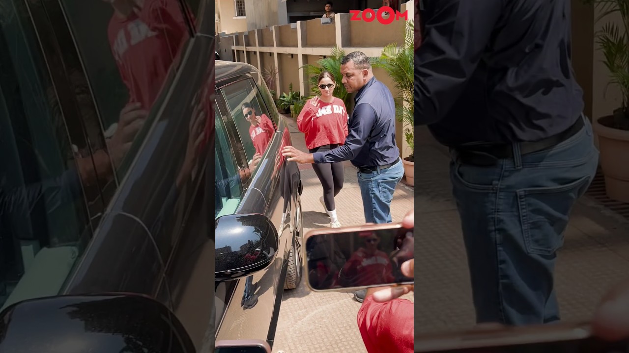 Alia Bhatt briefly waves at paps & rushes to sit inside her car 😱 #shorts #aliabhatt #spotted