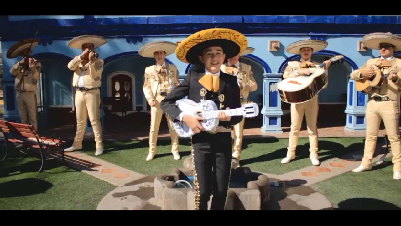 UN POCO LOCO CON MARIACHI